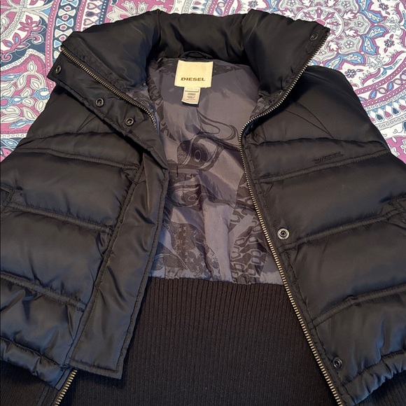 Women's Black Puffer Vest - Picture 9 of 10